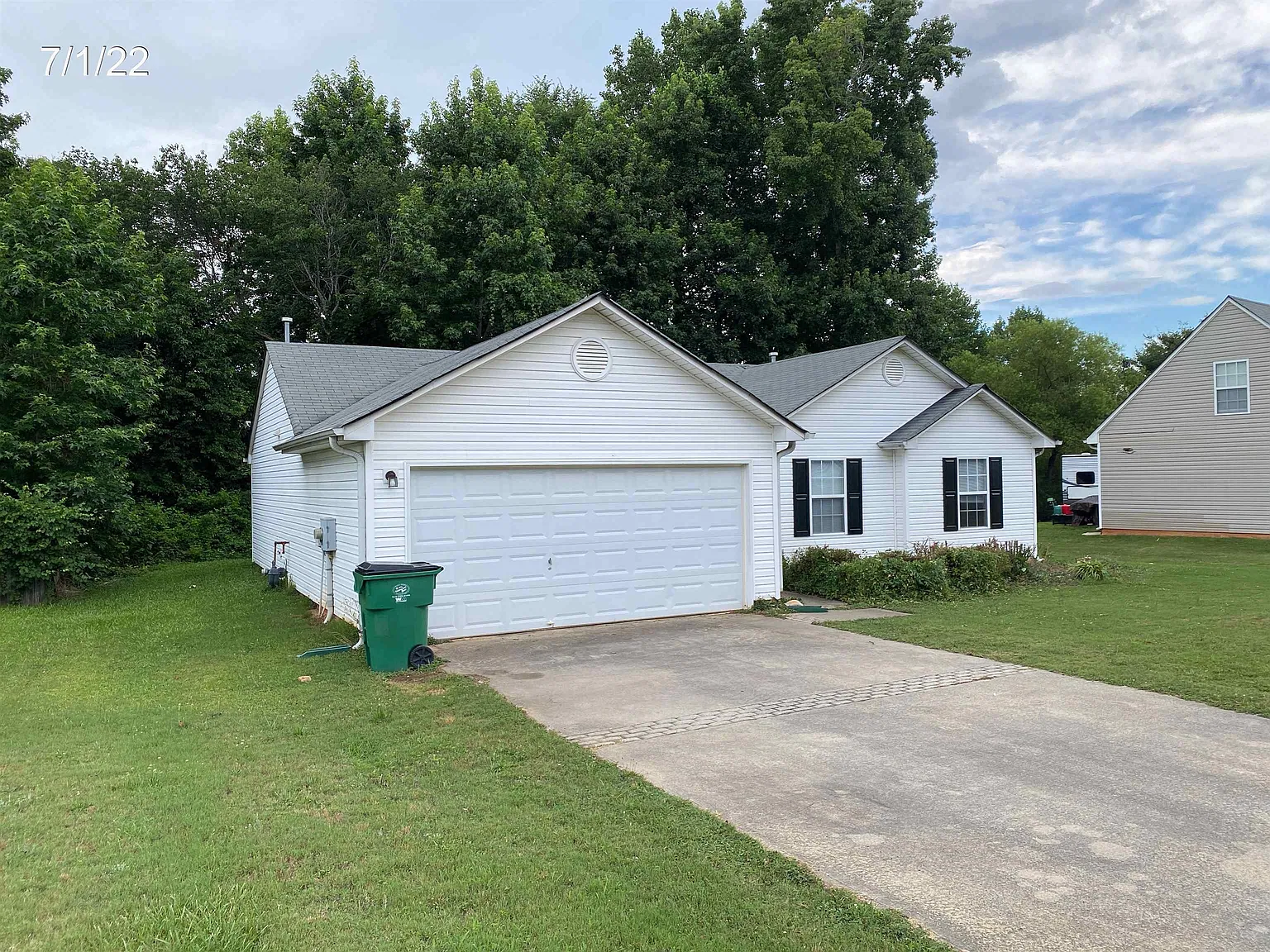 3 bed, 2.0 bath, 1275 sqft, $1,795 — Photo 3