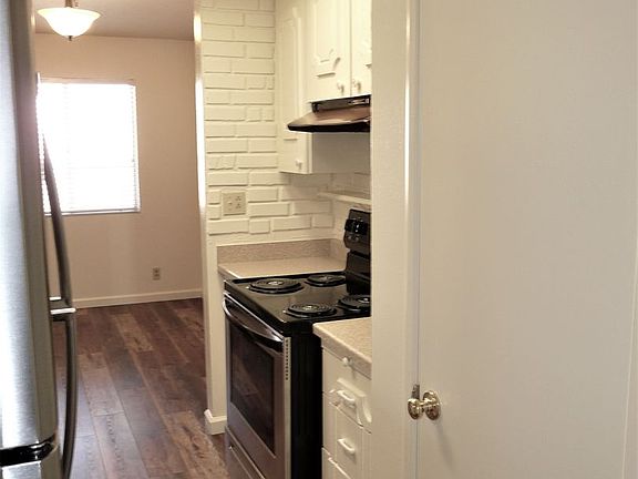3rd image of 9 Stetson Dr