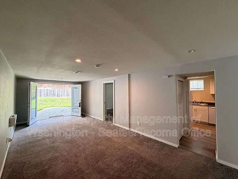 6217 S Huson St #B — Photo 6