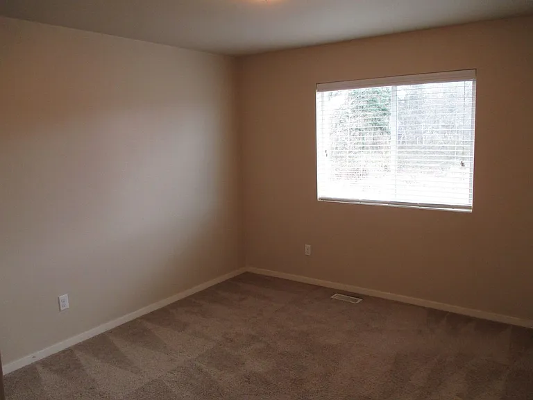 7902 161st St E — Photo 16