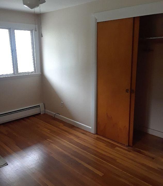 Bedroom 1 (13.5 x 9.5)