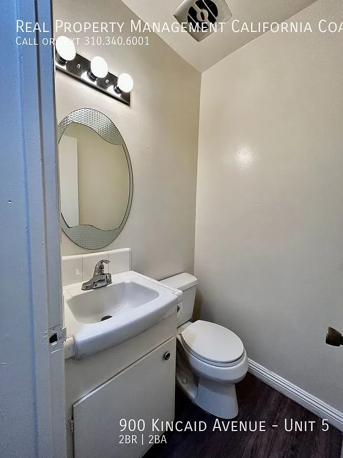 Gorgeous Updated Twh On Culdesac W/Laminate Flrs+Fab Kit+Laundry/Pool/Gym In Bldg — Photo 3
