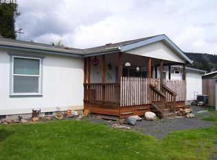 203 E Cedar Pl, Powers, OR