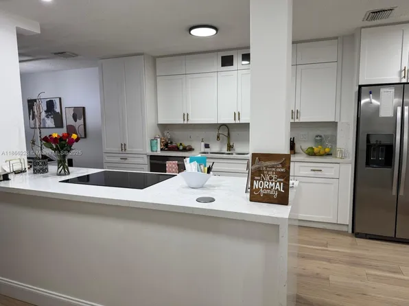 13875 SW 102nd Ln, Miami, FL 33186