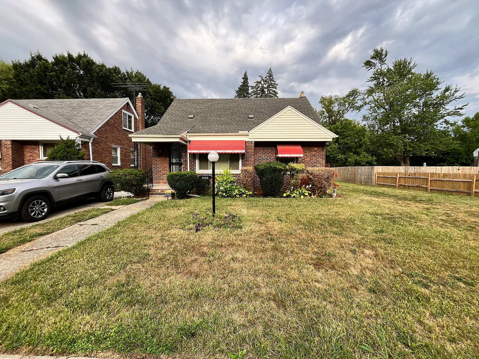 3 bed, 799 sqft, $1,300 — Photo 1