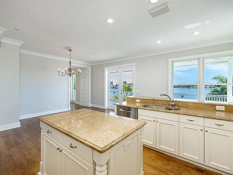 821 Bay Point Dr — Photo 15