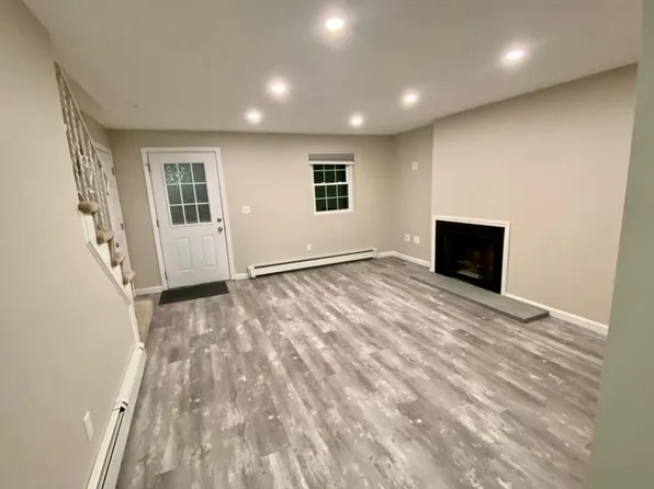 40 Fieldstone Dr #40, Londonderry, NH 03053