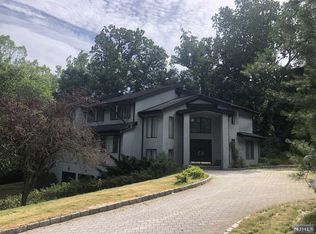 296 Truman Dr, Cresskill, NJ 07626