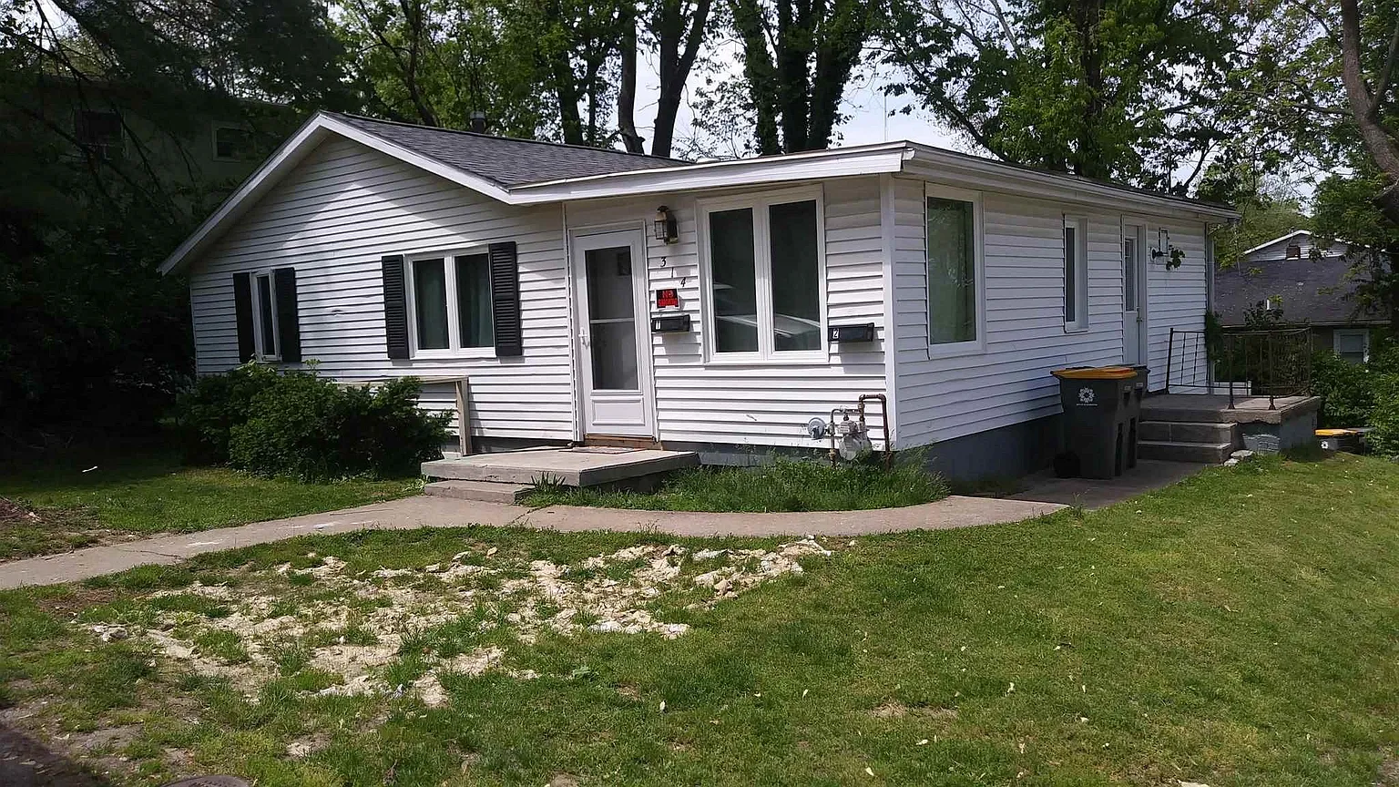 314 W 16th St photo 1