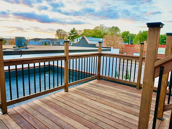 Private outdoor rooftop deck off of kitchen