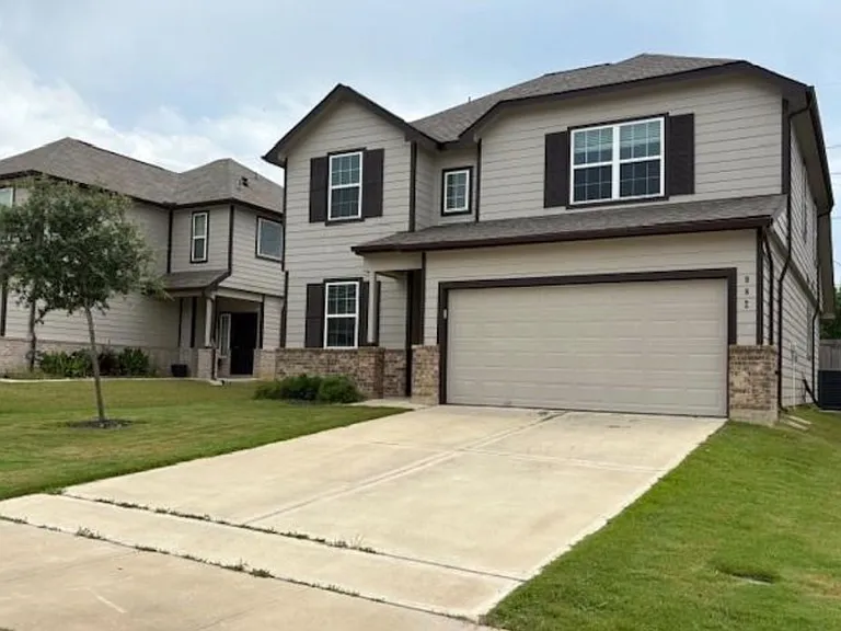 982 Crossing Dr — Photo 2