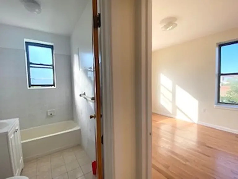 2405 27th St #4A — Photo 12