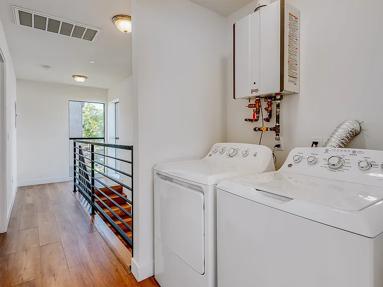 11508 Emelita St — Photo 6