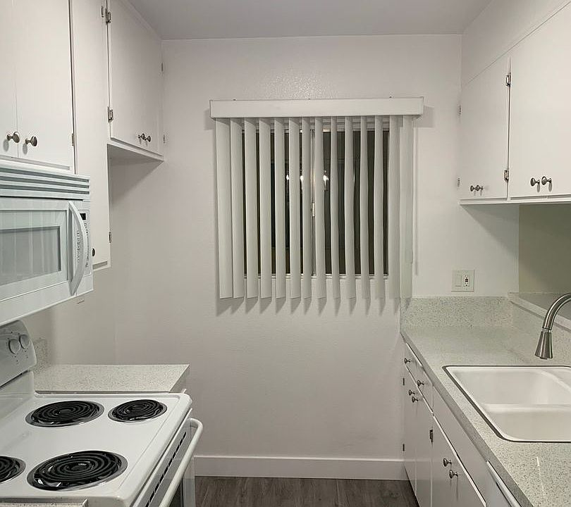 1st image of 9600 Reseda Blvd #213