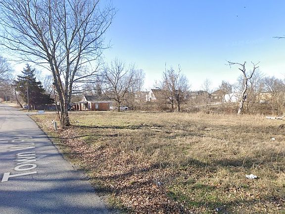 3rd image of Town Vu Rd #3
