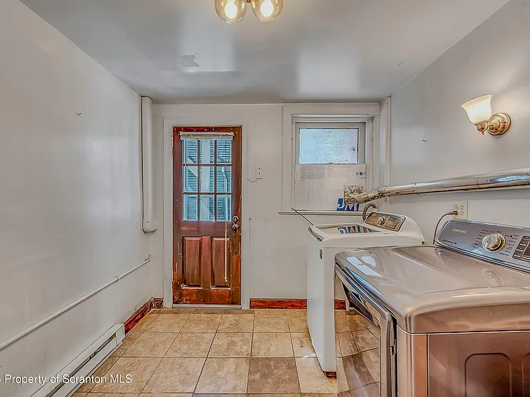 533 S Franklin St — Photo 27