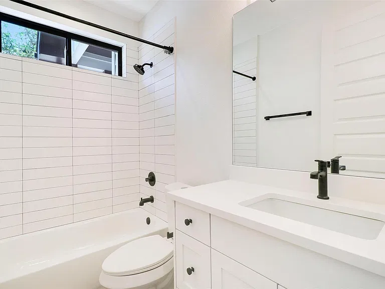 200 W Goforth Rd #1 — Photo 13