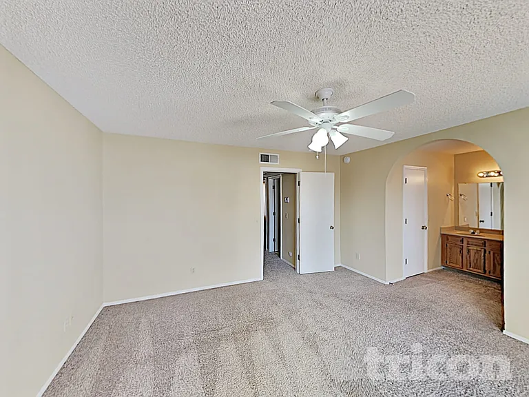 601 E Palomino Dr — Photo 10