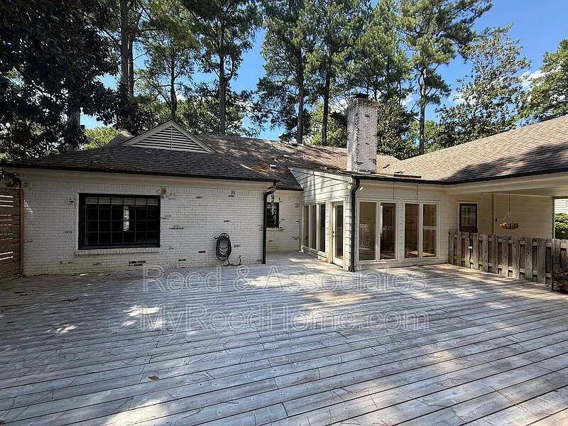 5 bed, 3.5 bath, 3590 sqft, $3,595 — Photo 2