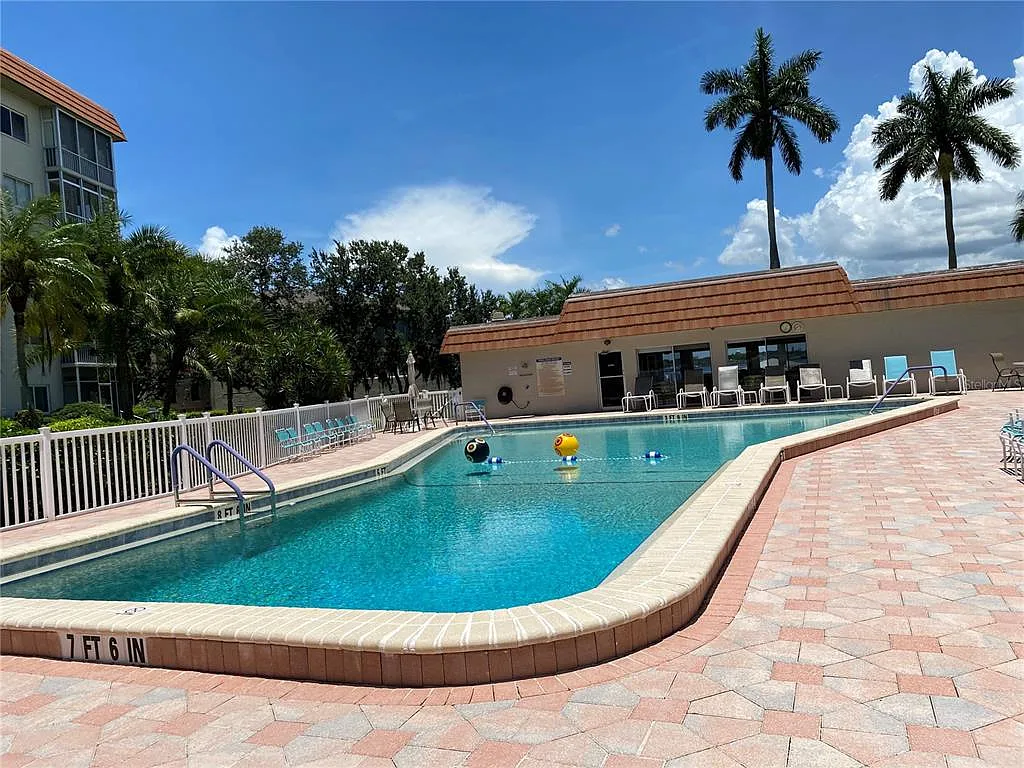 2 bed, 2.0 bath, 1221 sqft, $2,000 — Photo 3