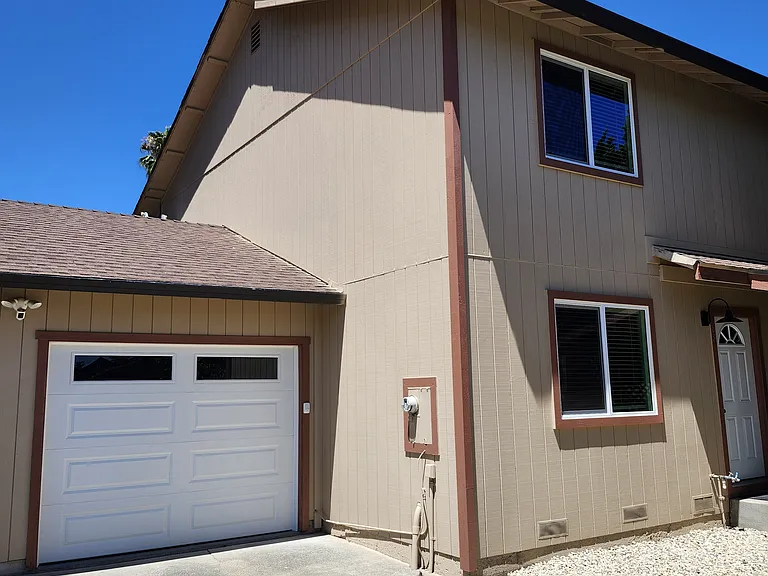 883 Arbor Ave — Photo 2