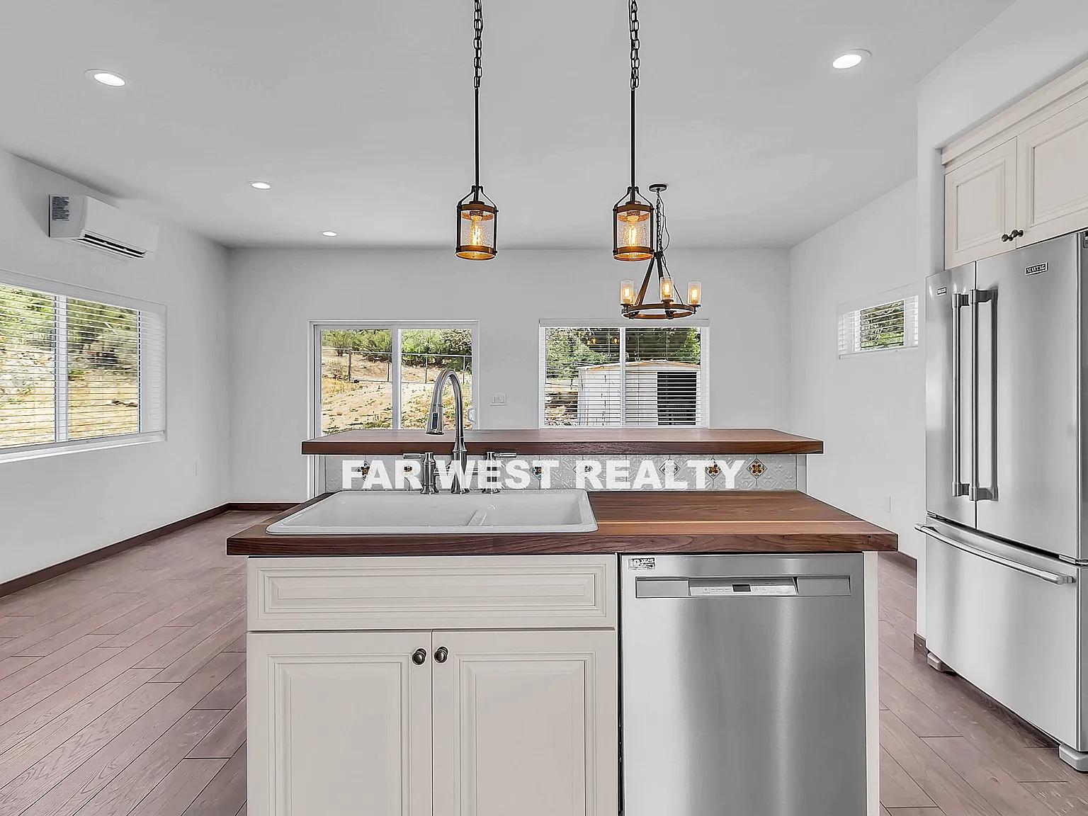2 bed, 1.5 bath, 1699 sqft, $1,975 — Photo 4