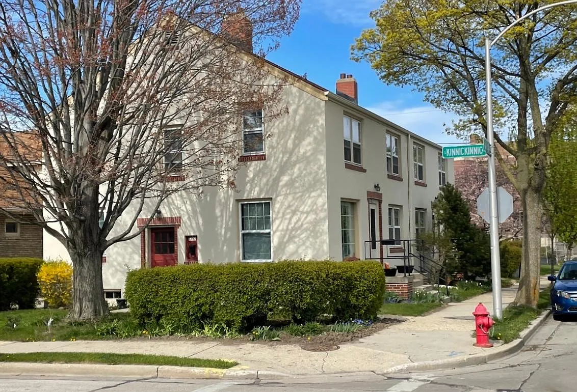 2309 E Falling Heath Pl — Photo 1