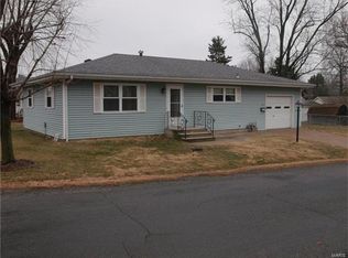 114 E High St, Troy, IL 62294