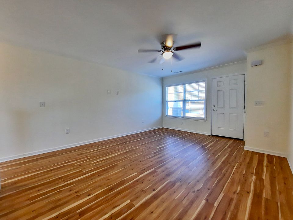 Easy care laminate & ceiling fans throughout