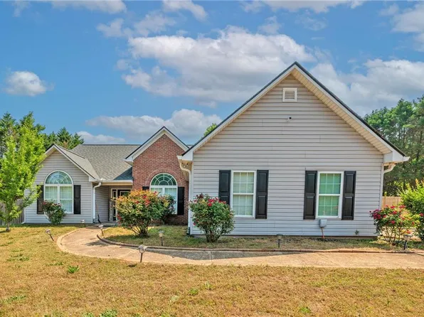 160 Glenn Fuller Cir, Commerce, GA 30529