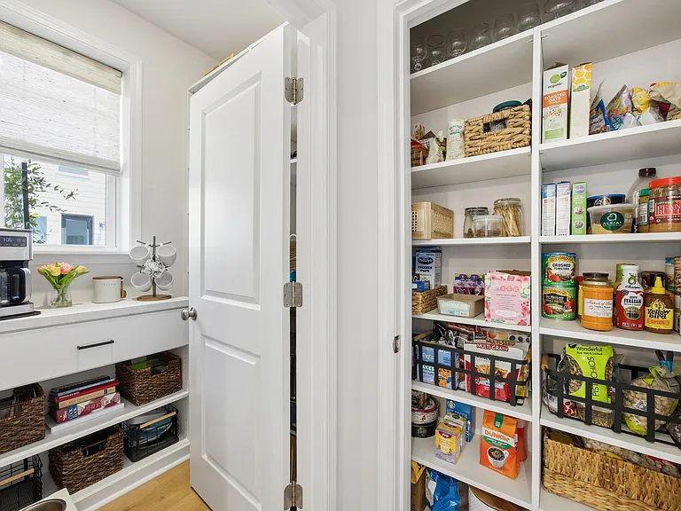 Walk-In Pantry & Closet Pantry