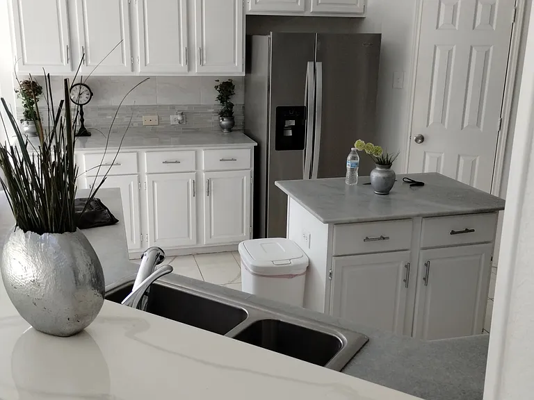 1007 Vancouver Dr — Photo 7