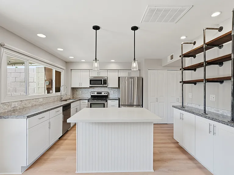 5069 N Granite Reef Rd — Photo 2