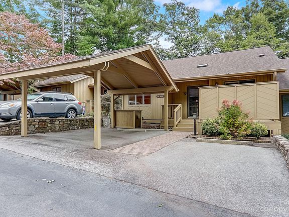 2nd image of 203 N Scarlet Oak Ln