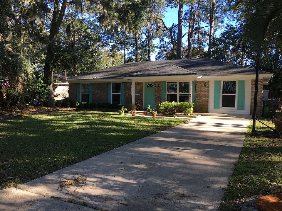 211 PORT ROYAL DRIVE 