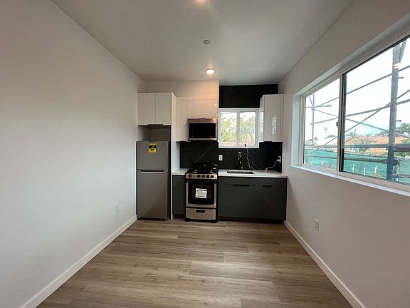 3rd image of 5526 Blackwelder St #5528-1/2