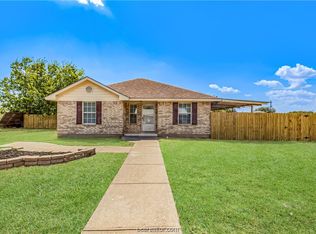 1406 Sycamore St, Hearne, TX 77859