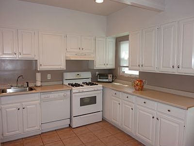 4th image of 1668 E 34th St
