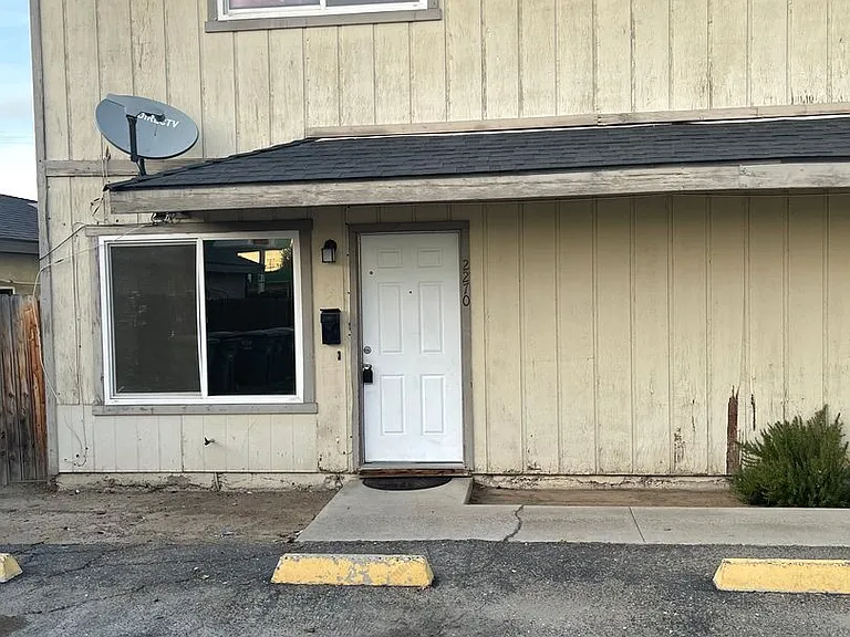 2270 Blossom St — Photo 3