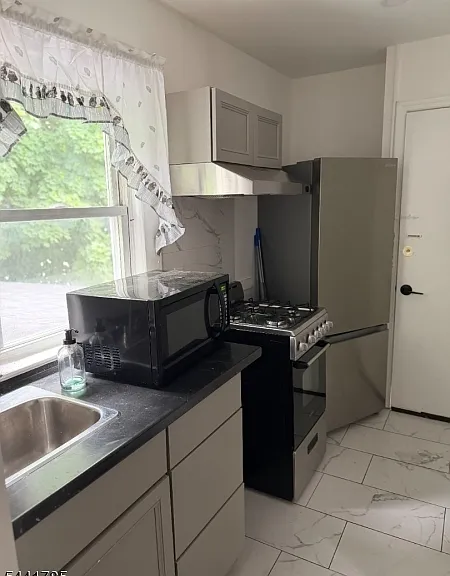 33 Grumman Ave #3 — Photo 4