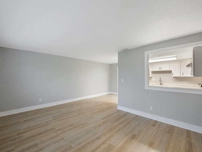 3060 Clinton St S #4 — Photo 3