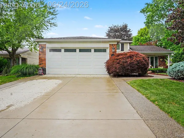 5997 Marble Dr, Troy, MI 48085