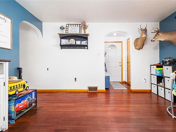 5th image of 142 Greenwich Ave