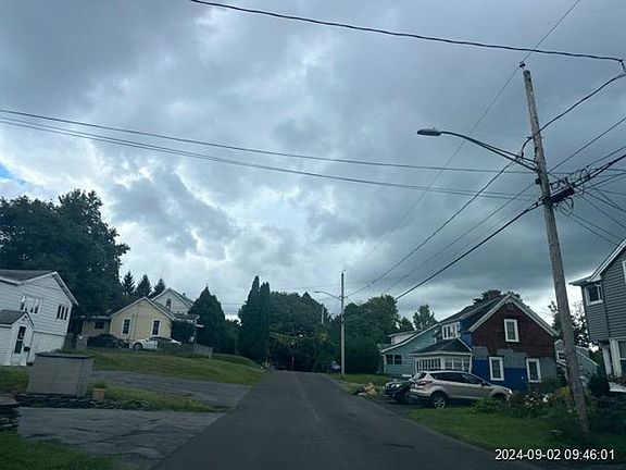 Exterior Neighborhood (street photo)