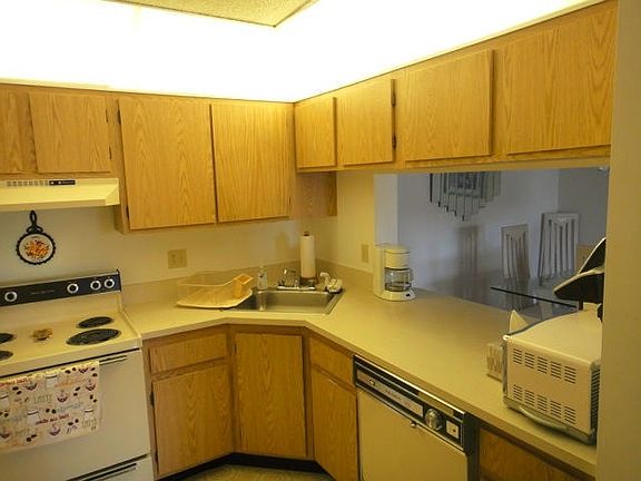 4th image of 712 Sunny Pine Way APT C2