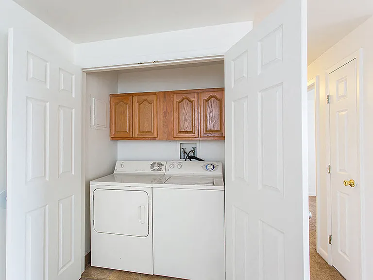Riverton Knolls Apartment and Townhomes — Photo 6