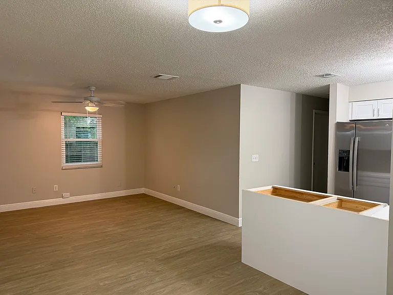 1014 W Baker St #B — Photo 3