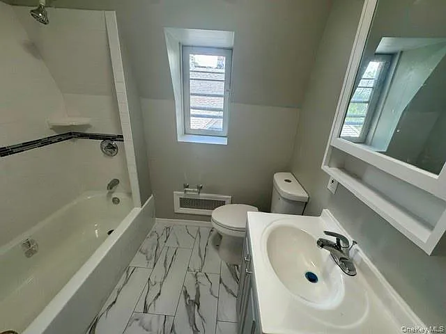 100 Earle Ave #3 — Photo 7