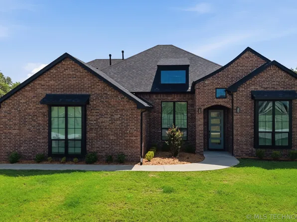 817 N 24th St, Collinsville, OK 74021