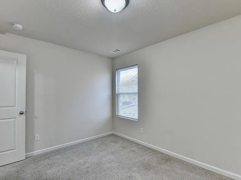 811 Independence Ave — Photo 41